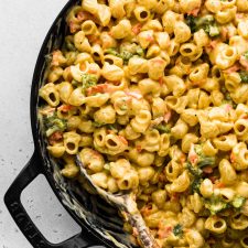 Close up of finished mac and cheese