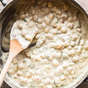 Close up image for roasted garlic sauce.